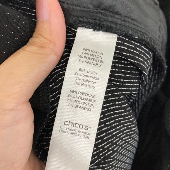 Chico's size Large/2 Stretch Micro Polka Dot Button Accent Pull-on Crop Pants - Picture 3 of 10